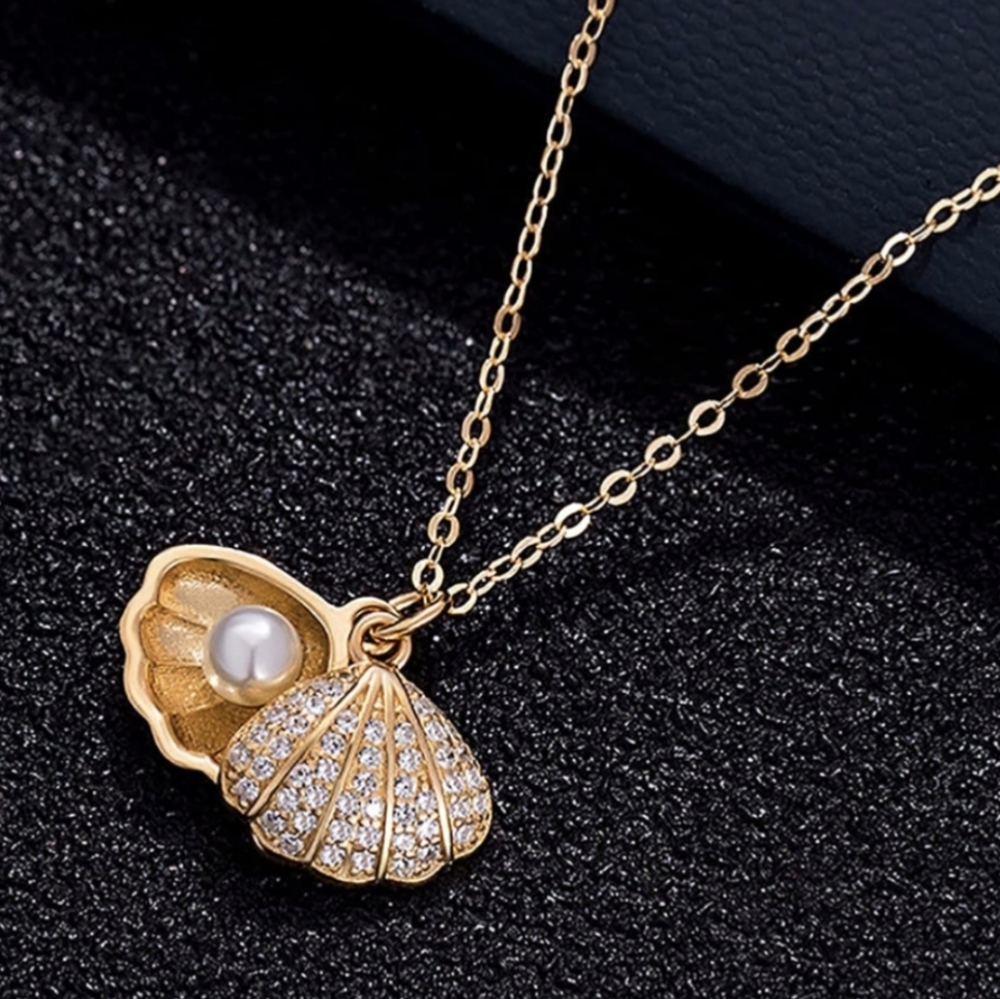 Gold Shell Pendant Necklace with Pearl Accent NWT